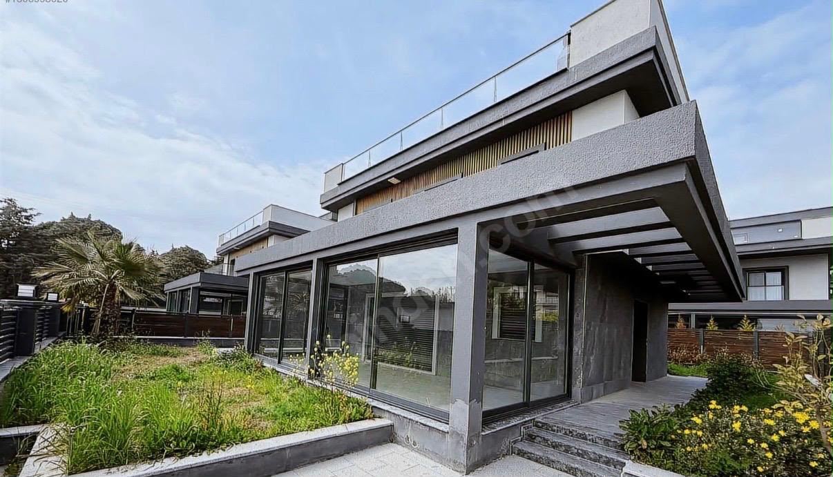 PRESTIGIOUS VILLA IN IZMIR